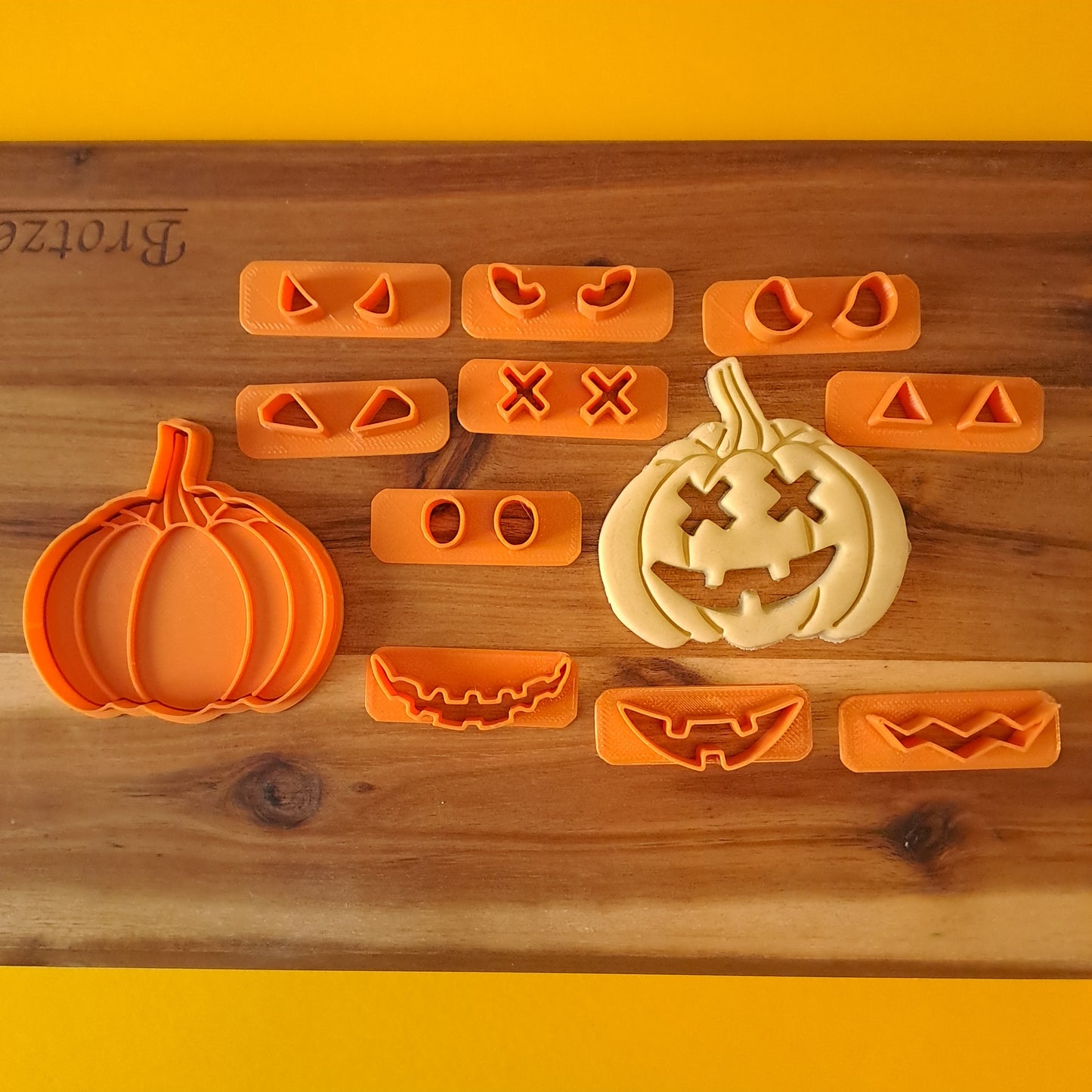 Zucca di Halloween con Facce Configurabili - Cookies cutter - Stampo per biscotti o pasta di zucchero - 7cm