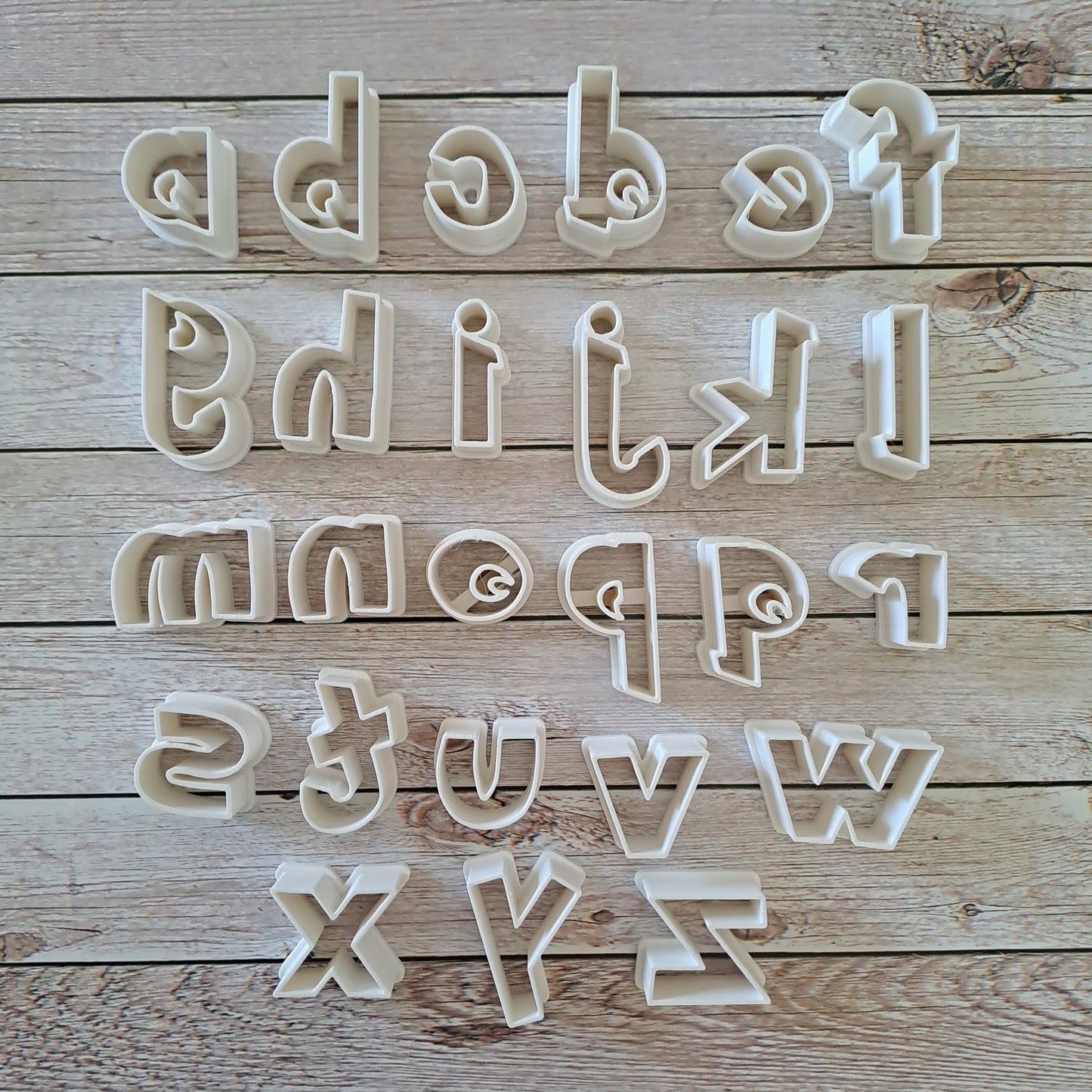 Alphabet Mod.4 - Hauteur des lettres (moyenne) 3 CM - pour créer des lettrages pour gâteaux en cake design