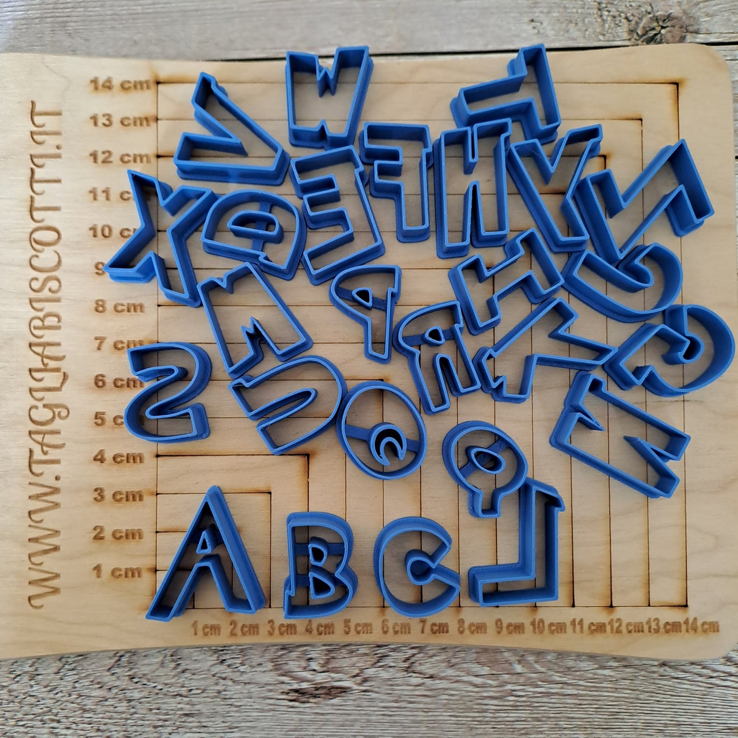 Alphabet Mod.4 - Hauteur des lettres (moyenne) 3 CM - pour créer des lettrages pour gâteaux en cake design