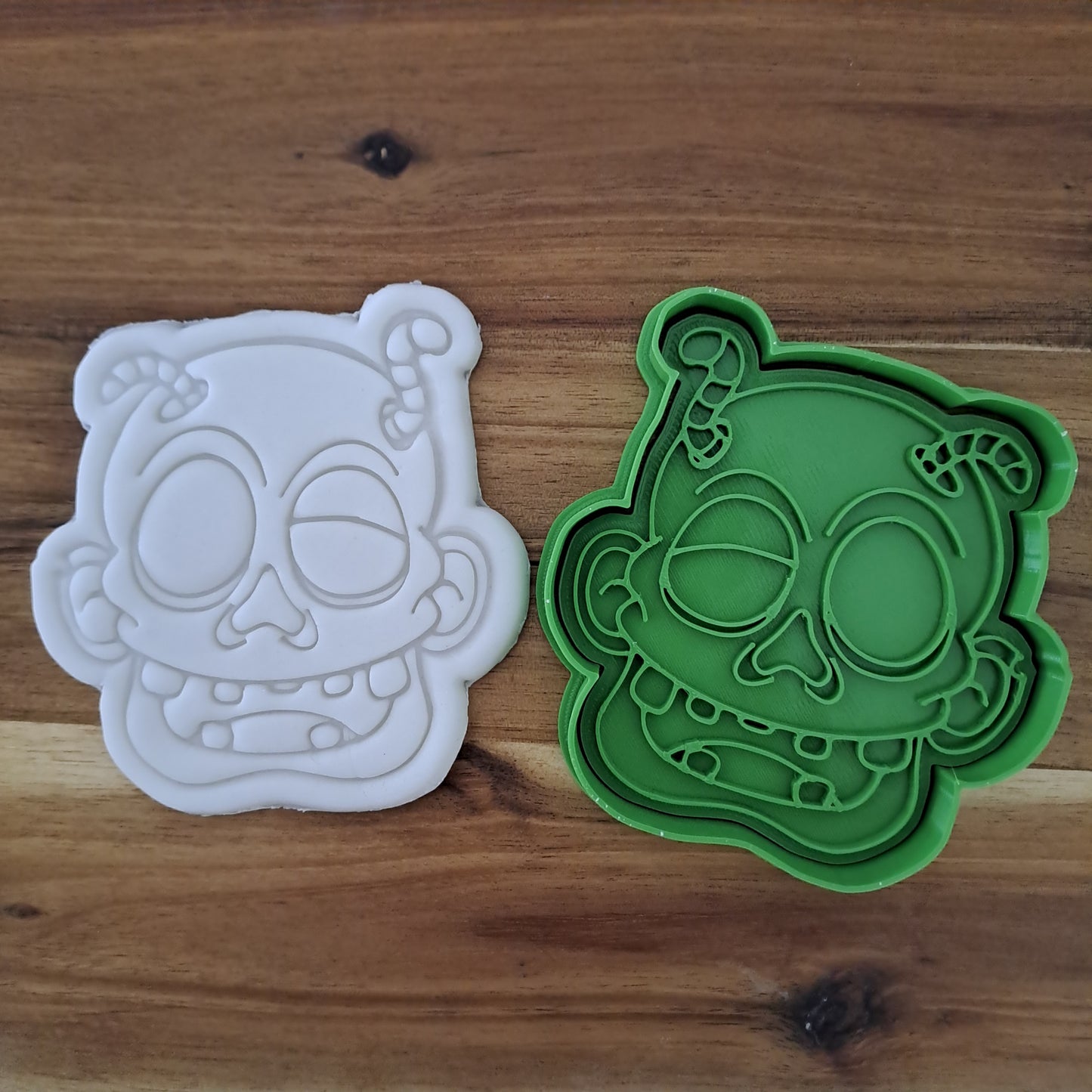 Testa Zombie con Vermi Mod.1 - Halloween  - Cookies cutter - Formina - Stampo per biscotti o decorazioni in pasta di zucchero per cake design