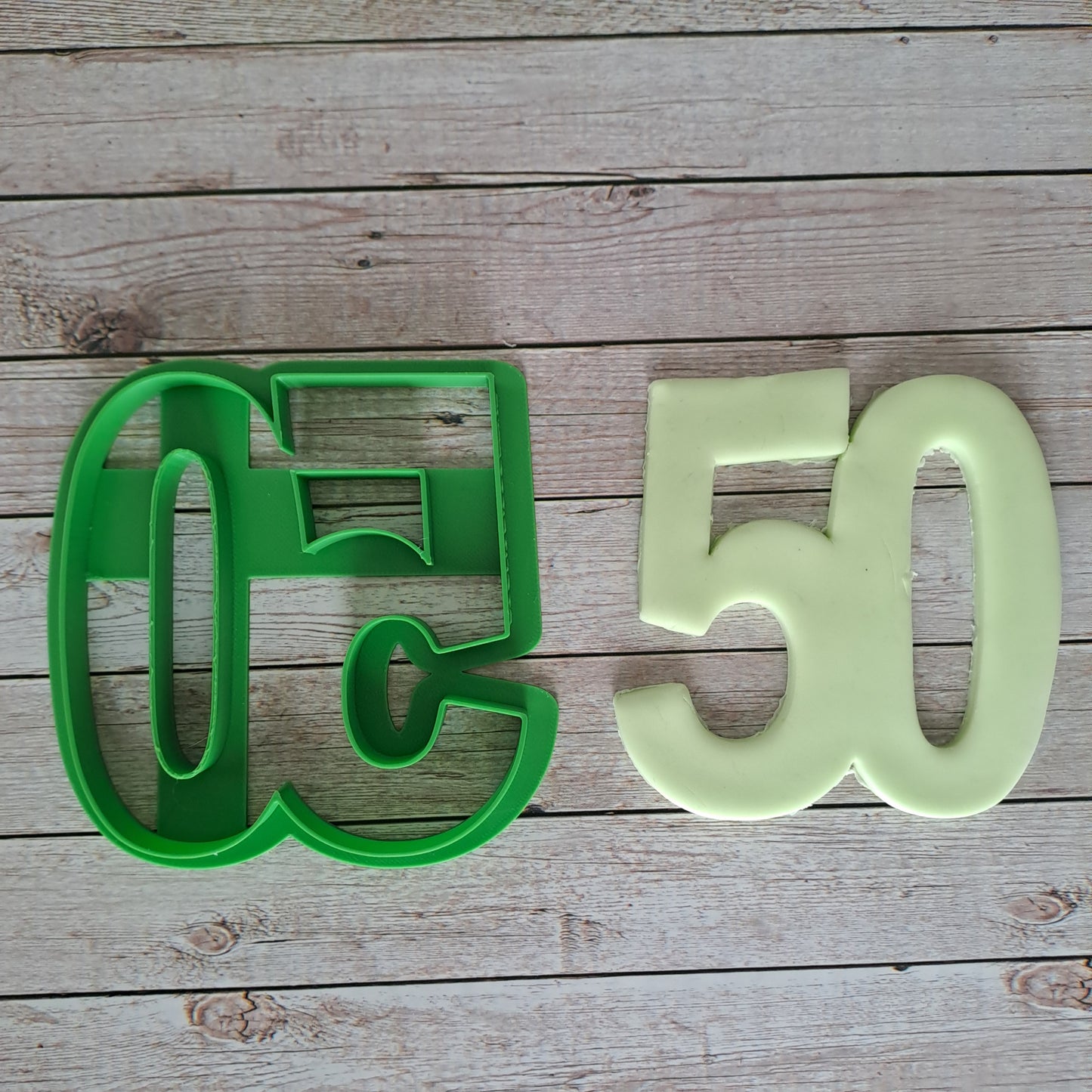 Numbers of your choice from 0 to 100 - for cake decoration - 10cm